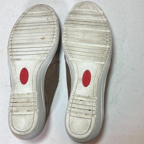 EUC Anne Klein 6.5 Women’s Taupe/Gray NISSA Casual Slip On Wedge - Picture 5 of 9